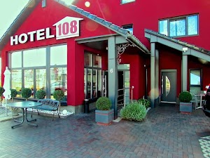 Hotel 108