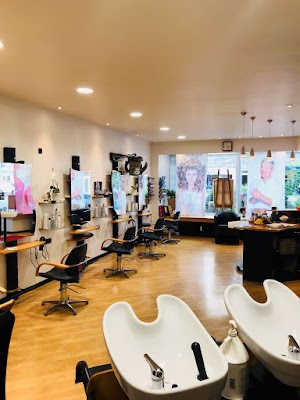 Friseur Melike Kerls Hair und Beauty