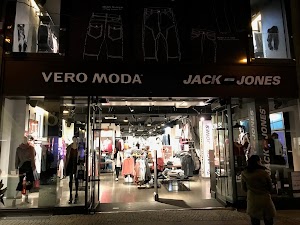 JACK & JONES