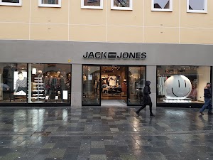 JACK & JONES