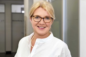 Frau Dr. Claudia Dieckmann